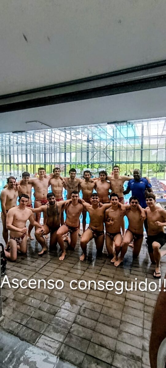 Equipo Sénior masculino de Lautada tras conseguir el ascenso